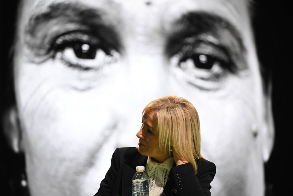 Sinn Féin vieta ai membri di criticare il partito in pubblico