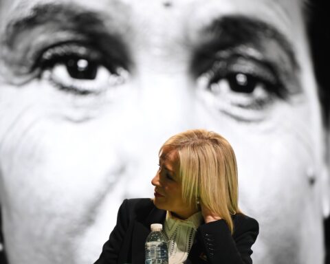 Sinn Féin vieta ai membri di criticare il partito in pubblico