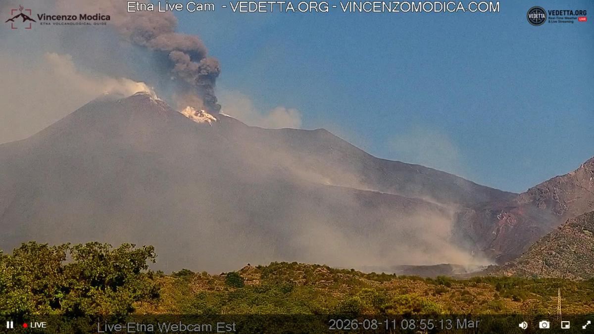 Situazione critica all'aeroporto di Catania: arrivi sospesi fino alle 19 per eruzioni dell'Etna