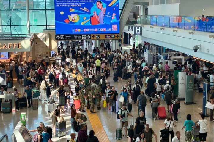 Sospensione di Schengen con la Spagna: controlli in ingresso incertezza e preoccupazioni per i turisti italiani