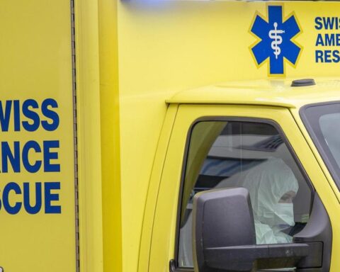 Sparatoria mortale durante rave party ad Aarau: un morto e cinque feriti, operazione di polizia in corso