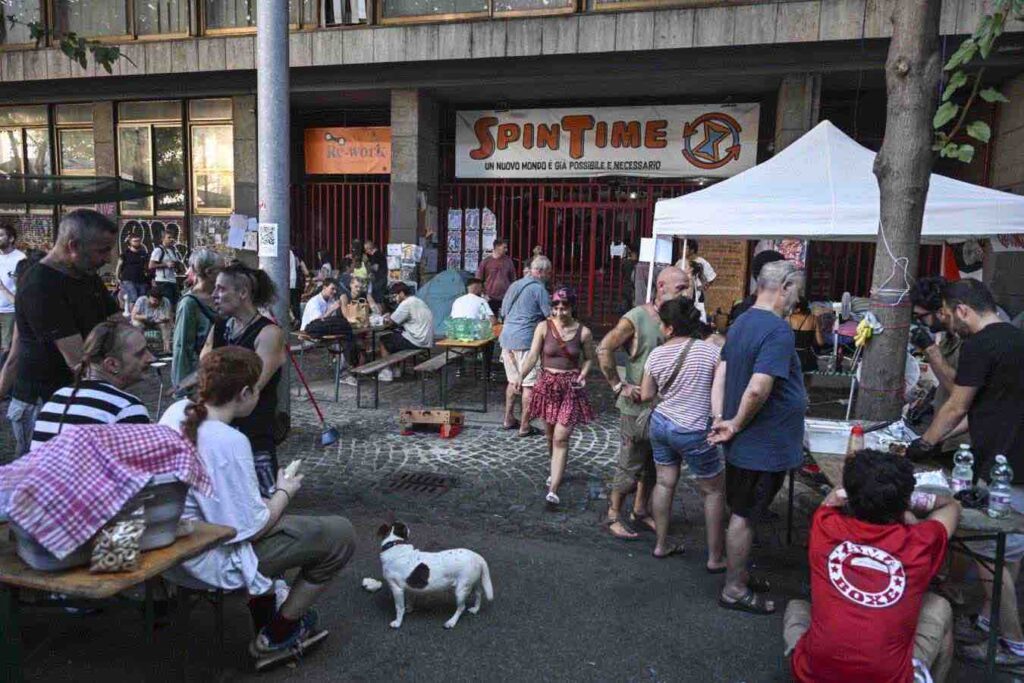 Spin Time, 120 persone trasferite, ma 150 rifiutano di lasciare il quartiere