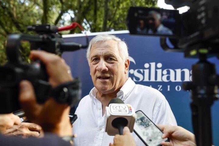 Tajani: controlli all'aeroporto dopo la crisi migratoria di Ceuta per prevenire problemi in Italia