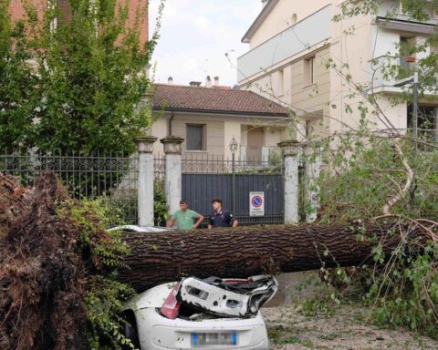 Tempesta devastante a Cremona: danni enormi e 43 feriti dopo un violento nubifragio