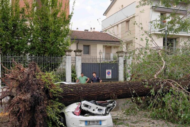 Tempesta devastante a Cremona: danni enormi e 43 feriti dopo un violento nubifragio