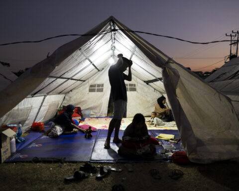 Terremoto in Indonesia: 53 morti e 130 feriti, la Farnesina fornisce supporto agli italiani