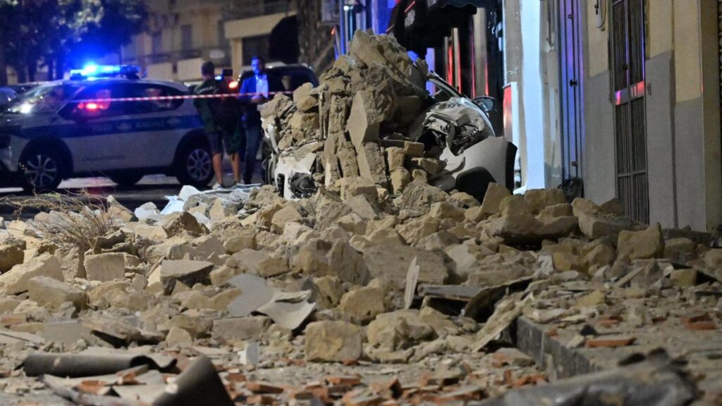 Terremoto nei Campi Flegrei: scosse in corso e danni significativi, allerta rimane gialla