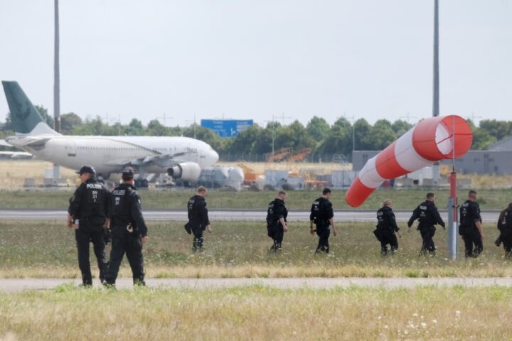 Trovato un drone e sostanza esplosiva vicino all’aeroporto di Lipsia dopo tentativi di sabotaggio