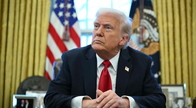 Trump rivendica un accordo storico per il petrolio del Venezuela, ma restano dubbi.