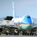 Trump trasportato segretamente in un carrello dall'Air Force One dopo minaccia iraniana