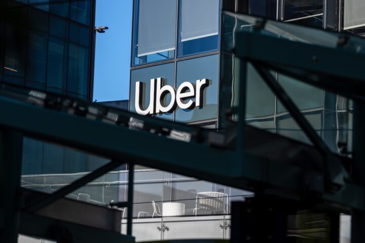 Uber multata per 825 milioni di euro nei Paesi Bassi per violazione dei diritti dei conducenti