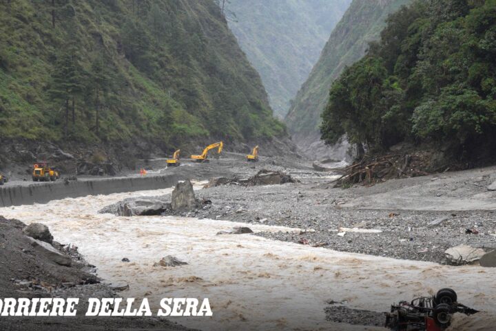 Un lago in Nepal creato da una frana inizia a straripare, allerta per possibili alluvioni