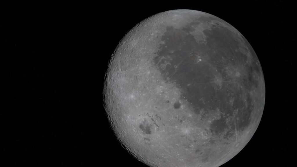 Un razzo SpaceX fuori controllo si schianta sulla Luna creando un nuovo cratere
