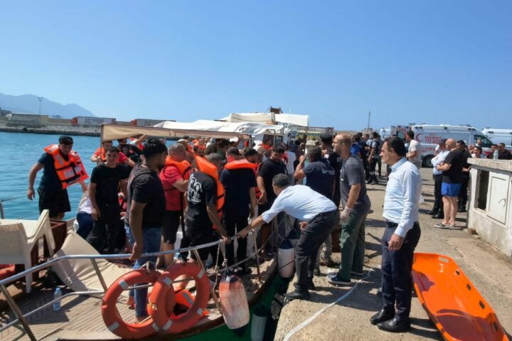 Un traghetto con 267 persone ribaltato al largo di Cipro Nord, attese notizie su dispersi e soccorsi