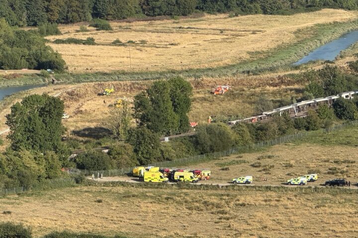 Un treno deraglia vicino a Brighton, 11 persone ferite nel Regno Unito