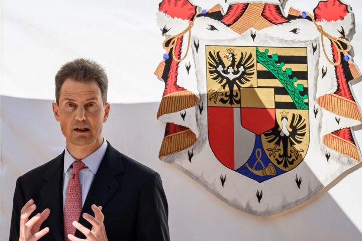 Un'importante cambiamento nella successione al trono del Liechtenstein e le critiche alla legge imperiale giapponese