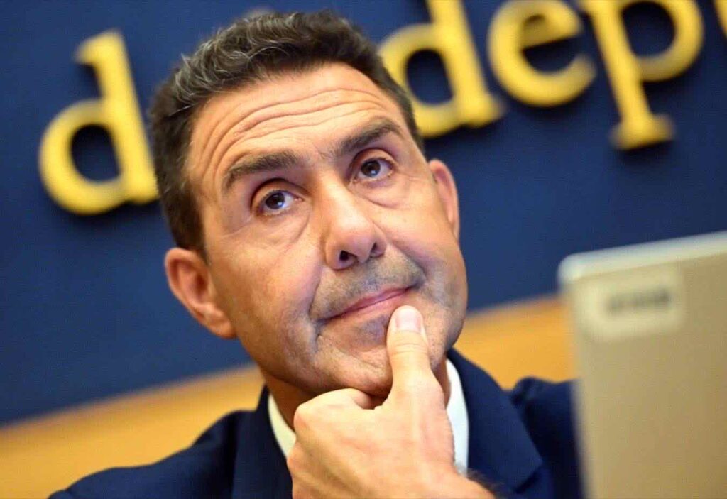 Vannacci presenta un programma decennale per riformare le politiche su femminicidio, lavoro e migrazione