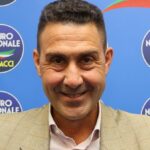Vannacci propone un'Italia patriarcale con educazione militare e mutuo tricolore