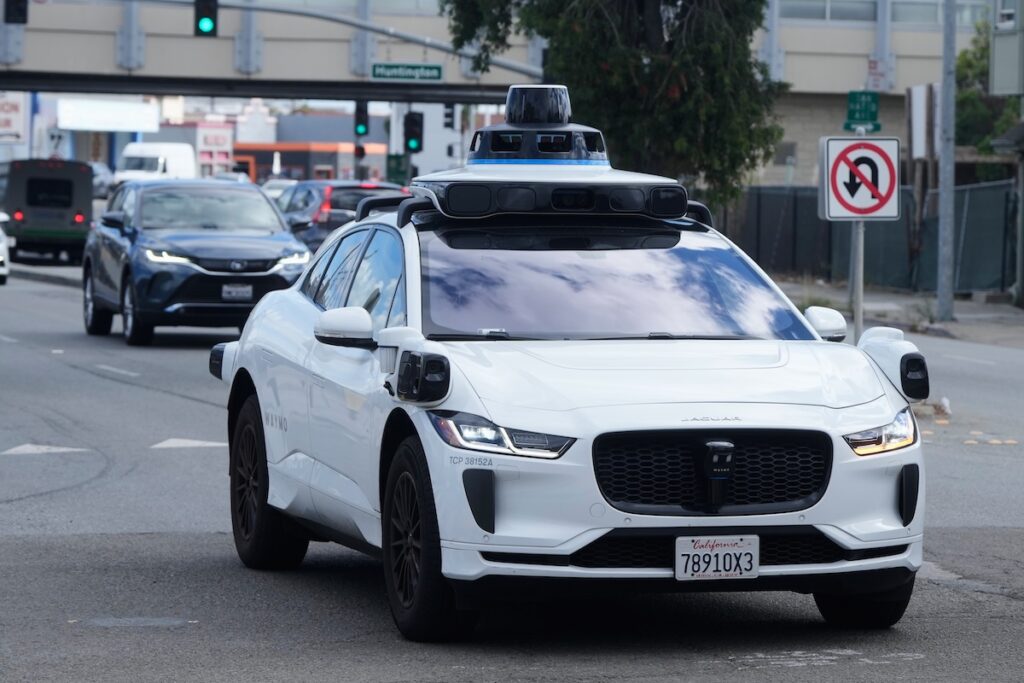 Waymo avvia test di auto a guida autonoma a Monaco di Baviera entro fine 2027