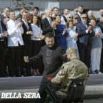Zelensky nel giorno dell'indipendenza: «Non saremo meri strumenti per Putin»
