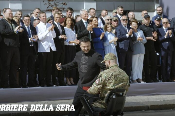 Zelensky nel giorno dell'indipendenza: «Non saremo meri strumenti per Putin»