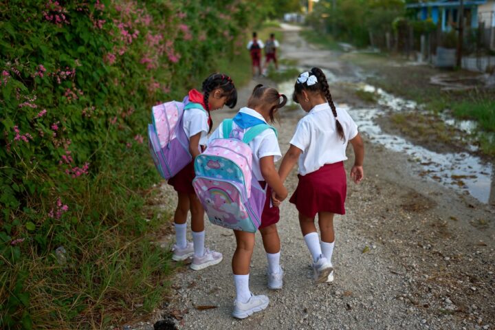 A Cuba inizia l’anno scolastico, ma molte famiglie non possono iscrivere i figli