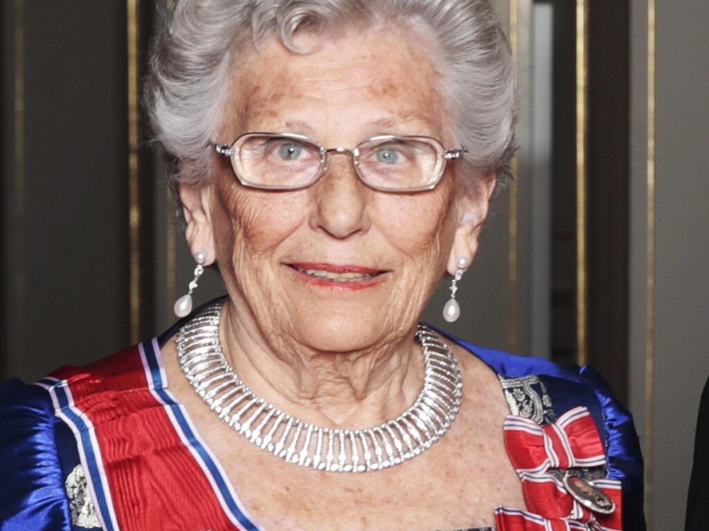 Addio alla principessa Astrid di Norvegia, due giorni dopo il funerale del re Harald V