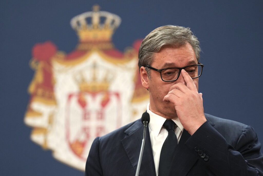 Aleksandar Vučić si dimette da presidente della Serbia per candidarsi a primo ministro nelle elezioni del 25 ottobre