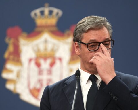 Aleksandar Vučić si dimette da presidente della Serbia per candidarsi a primo ministro nelle elezioni del 25 ottobre