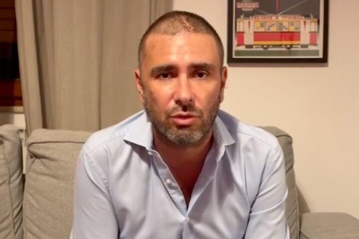 Alessandro Di Battista annuncia di avere un tumore al cervello e rifiuta la retorica dell'eroe