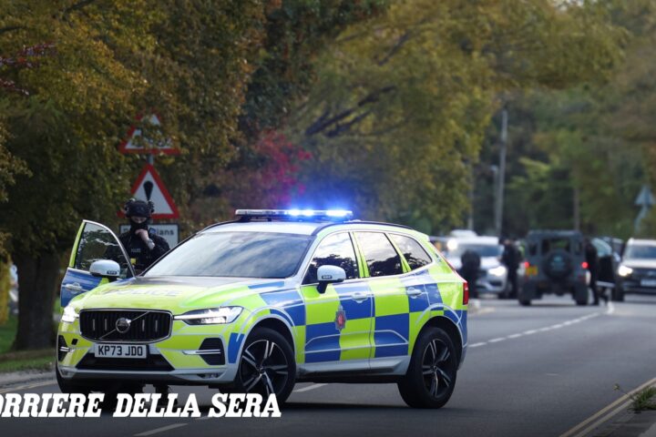 Allerta esplosivi vicino alla base RAF di Fairford: diversi arresti e evacuazioni