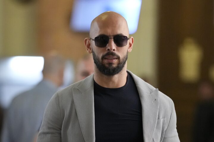 Andrew Tate incriminato in Romania per sfruttamento di minorenni e riciclaggio di denaro