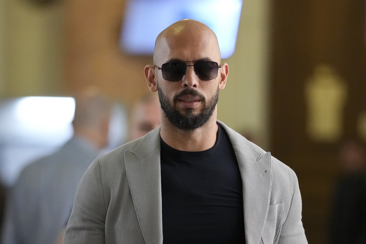 Andrew Tate incriminato in Romania per sfruttamento di minorenni e riciclaggio di denaro