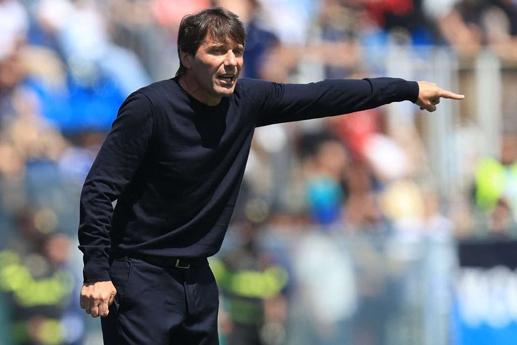 Antonio Conte rifiuta il Fenerbahce e valuta un possibile approdo al Manchester United
