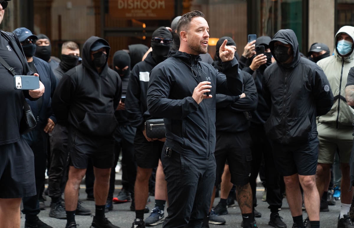 Arrestato attivista di estrema destra Daniel Thomas per atti vandalici nel Canale della Manica