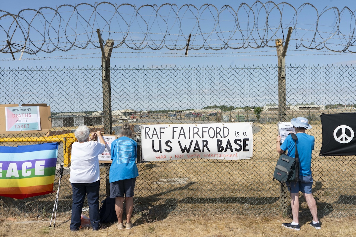 Arresti ed evacuazioni per allarme bomba vicino a base RAF Fairford in Inghilterra