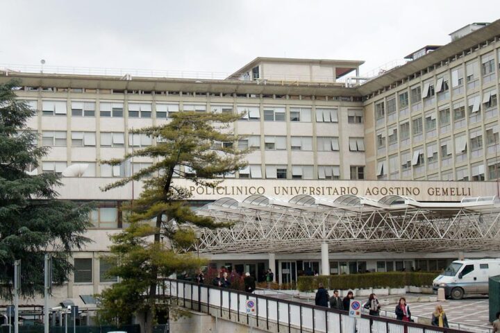 Bimbo di 5 anni cade dal balcone a Montelanico, padre denunciato per abbandono di minori