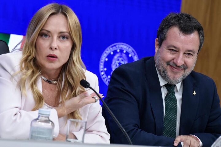 Bollo auto, Meloni annuncia abolizione definitiva, opposizione accusa: mossa elettorale