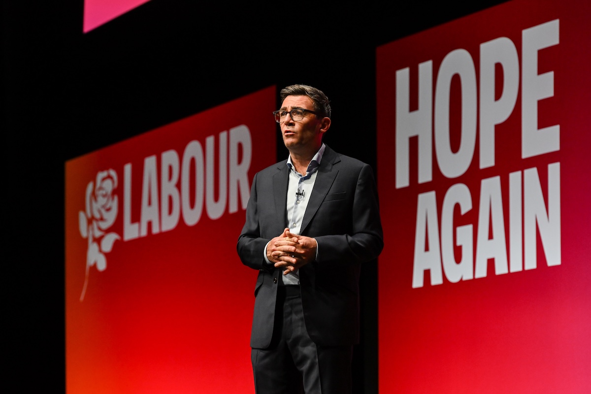 Burnham considera il ritorno del Regno Unito nell'Unione Europea come opzione per il futuro
