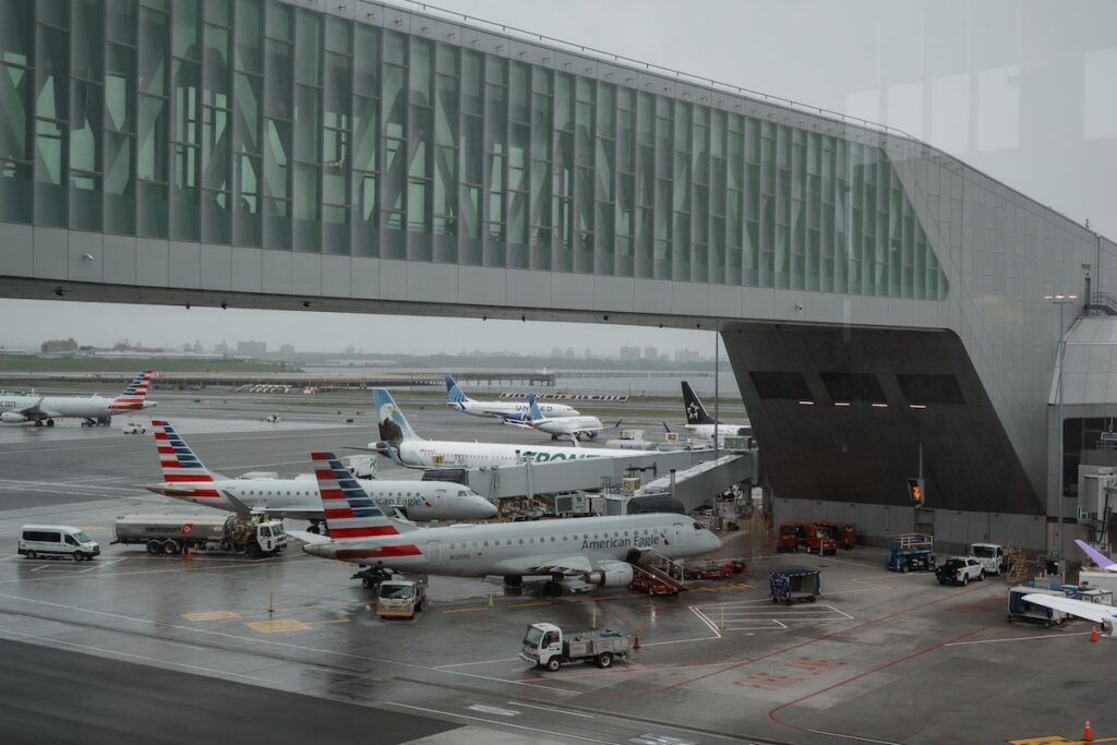 Cancellati centinaia di voli negli Stati Uniti per un problema tecnico a Philadelphia