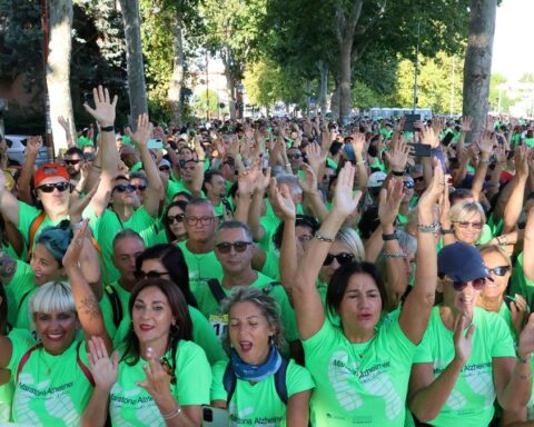 Caregiver in Italia: 12 milioni assistono familiari, ma è un'emergenza poco discussa