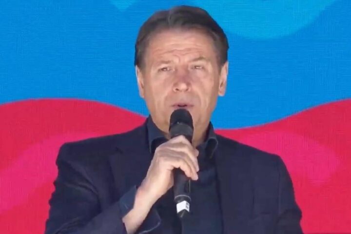Conte critica invio di armi a Kiev e insiste su primarie M5s