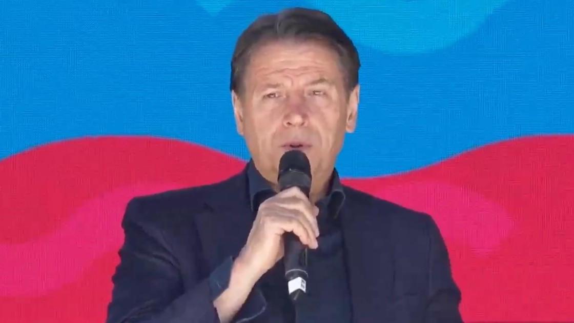 Conte critica invio di armi a Kiev e insiste su primarie M5s