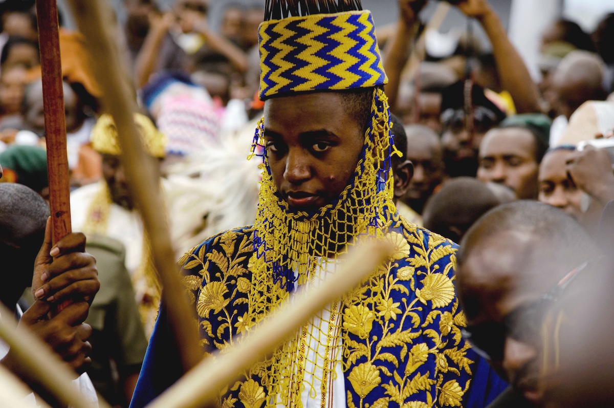 Contesa per la successione al trono del regno di Tooro in Uganda dopo la morte del giovane re Oyo Nyimba
