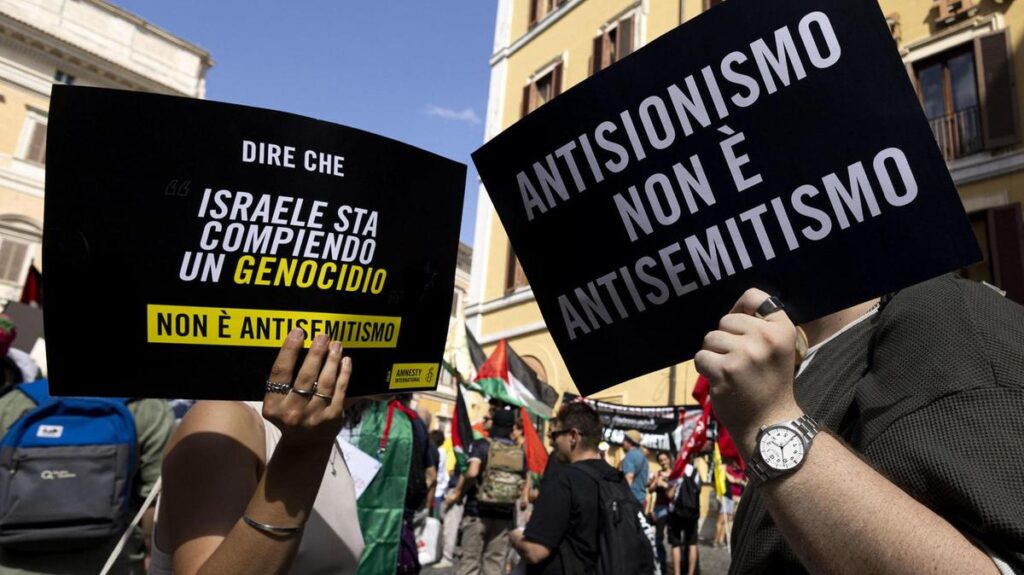 Cortei in tutta Italia contro il ddl sull'antisemitismo: tensioni e bandiere di Hamas in piazza