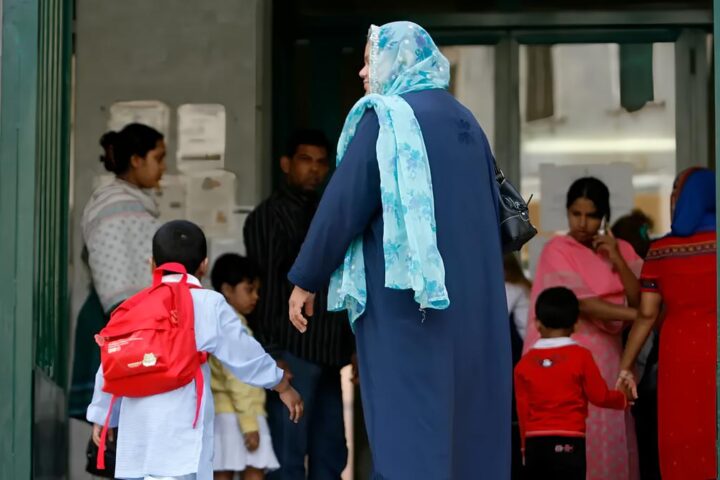 Crisis nei corsi di italiano per genitori stranieri: mancanza di risorse e spazi nelle scuole