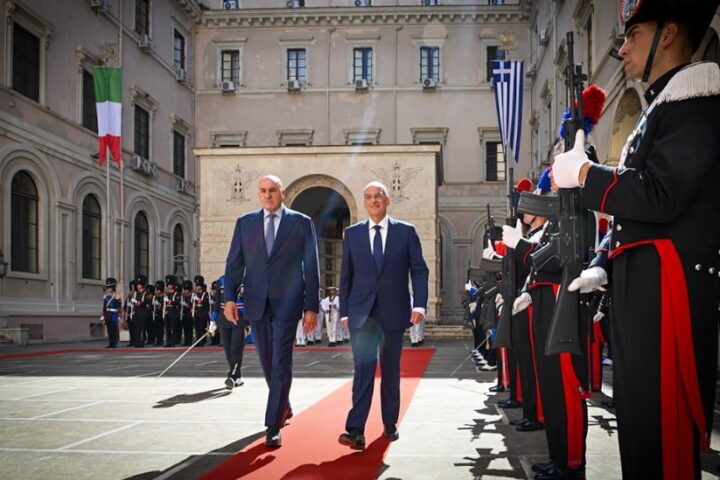 Crosetto incontra Dendias a Roma per avviare dialogo sulla difesa e sicurezza europea