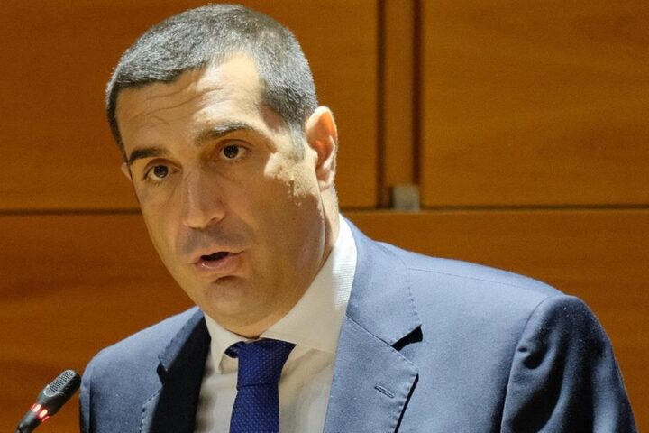 De Pascale critica il decreto del governo: "Misura elettorale che aumenterà il debito"