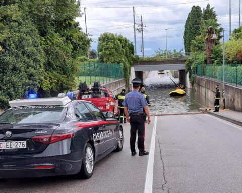 Donna annegata in auto nel sottopasso allagato a Latisana, tentativo di salvataggio da parte di un carabiniere