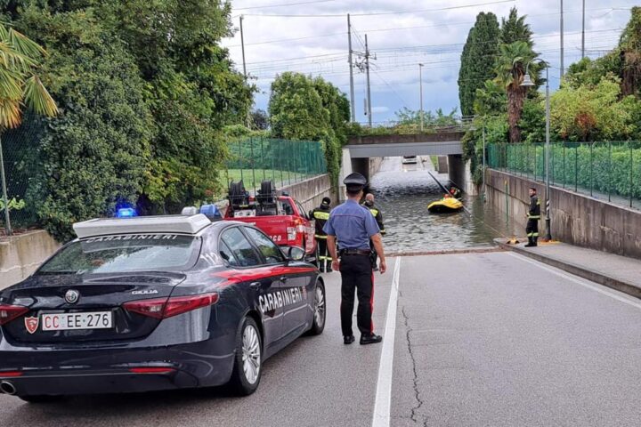 Donna annegata in auto nel sottopasso allagato a Latisana, tentativo di salvataggio da parte di un carabiniere